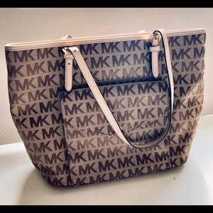 Michael Kors Jet Set signature tote
